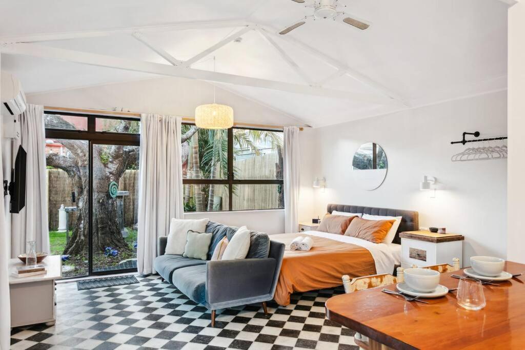950M To Cbd - Instant Book Tidy Unit Apartment Gisborne Bagian luar foto