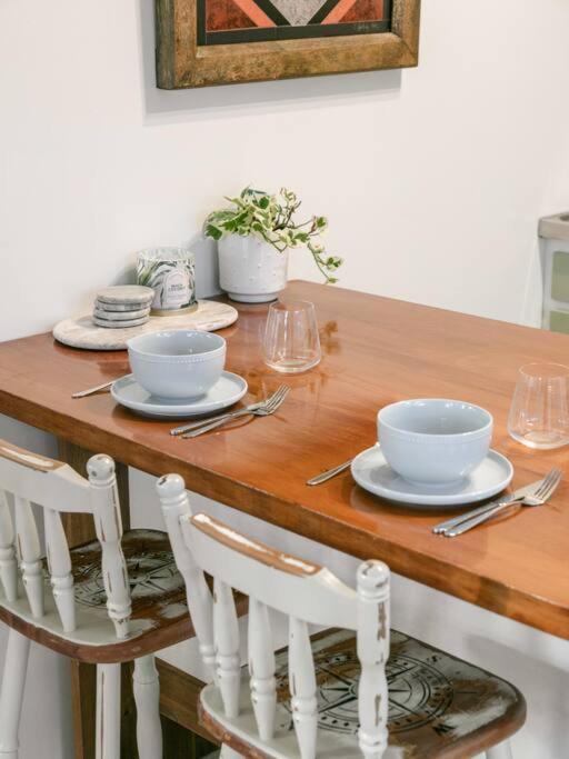 950M To Cbd - Instant Book Tidy Unit Apartment Gisborne Bagian luar foto